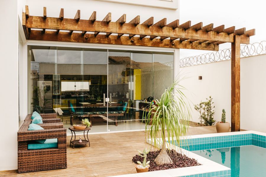 Comment transformer une pergola en véranda ?